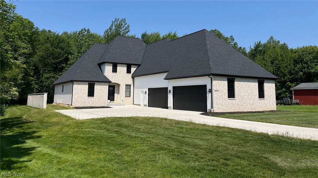 8860 Sharp Road, Olmsted Twp, OH 44138