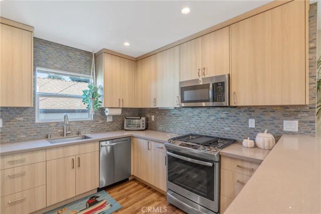 8034 Airlane Avenue, Los Angeles, CA 90045