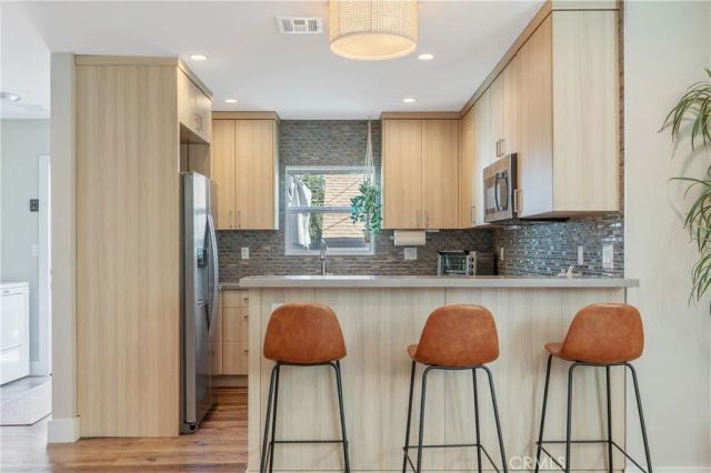 8034 Airlane Avenue, Los Angeles, CA 90045