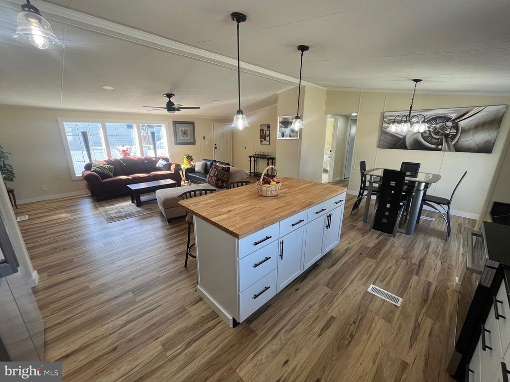 102 CLEARFIELD CT E, Lancaster, PA 17603