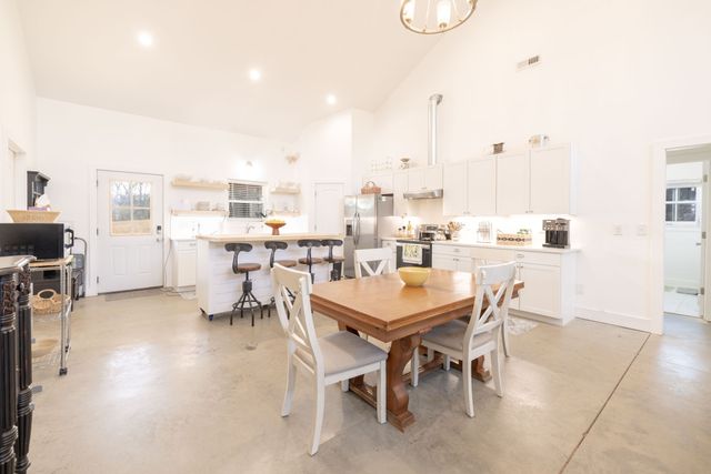 1525 Sumac Ln, Columbia, TN 38401