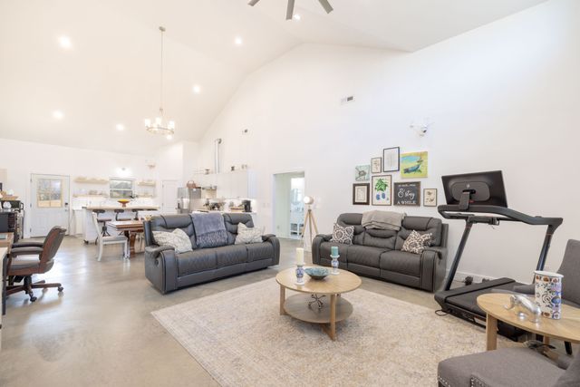 1525 Sumac Ln, Columbia, TN 38401