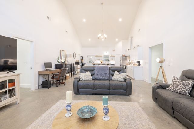 1525 Sumac Ln, Columbia, TN 38401