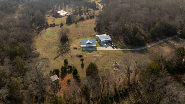 1525 Sumac Ln, Columbia, TN 38401