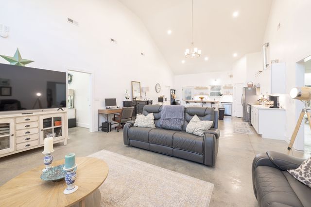 1525 Sumac Ln, Columbia, TN 38401