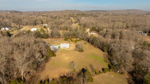 1525 Sumac Ln, Columbia, TN 38401