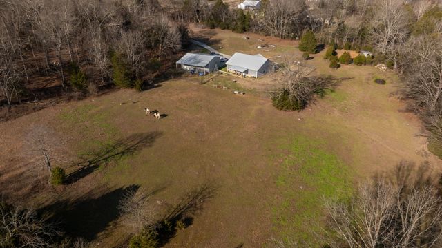 1525 Sumac Ln, Columbia, TN 38401