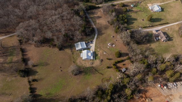 1525 Sumac Ln, Columbia, TN 38401