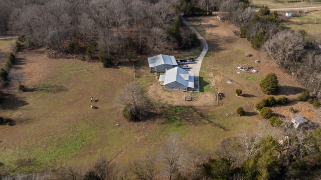 1525 Sumac Ln, Columbia, TN 38401