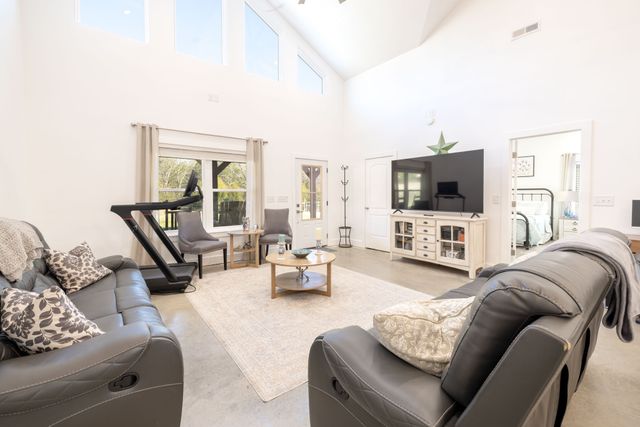 1525 Sumac Ln, Columbia, TN 38401