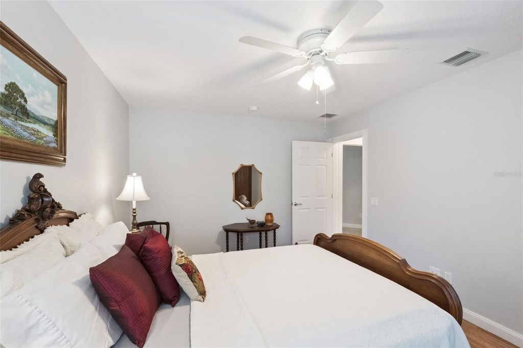 Image 14 of property listing at 11844 ASTILBE DRIVE, Orlando, FL 32827