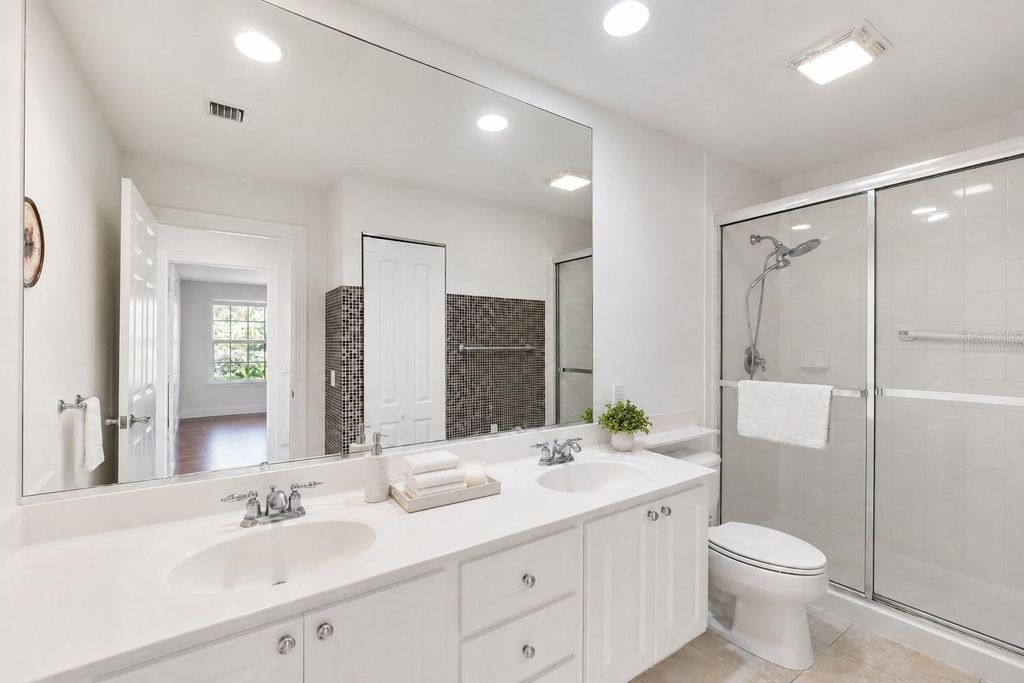 Image 16 of property listing at 11844 ASTILBE DRIVE, Orlando, FL 32827