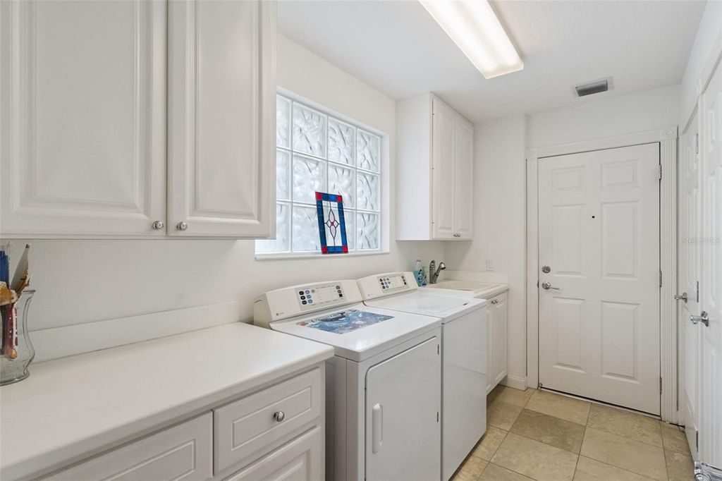 Image 18 of property listing at 11844 ASTILBE DRIVE, Orlando, FL 32827