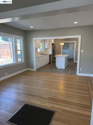 2050 102Nd Ave, Oakland, CA 94603
