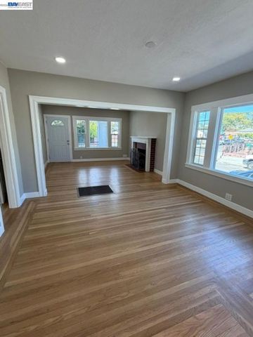 2050 102Nd Ave, Oakland, CA 94603