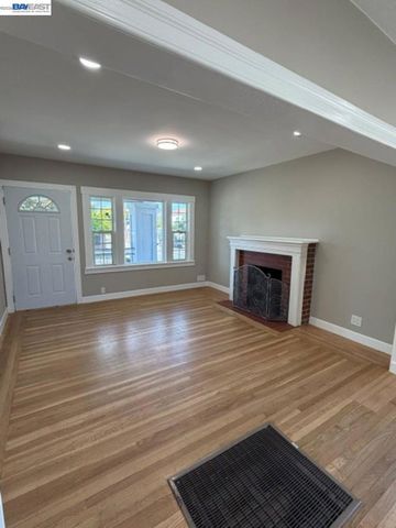2050 102Nd Ave, Oakland, CA 94603