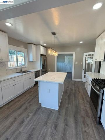 2050 102Nd Ave, Oakland, CA 94603