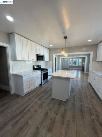 2050 102Nd Ave, Oakland, CA 94603