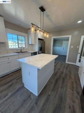 2050 102Nd Ave, Oakland, CA 94603
