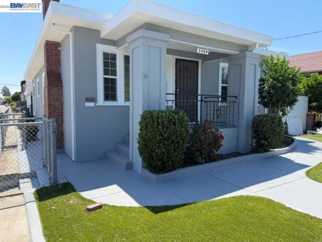 2050 102Nd Ave, Oakland, CA 94603