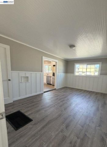 2050 102Nd Ave, Oakland, CA 94603