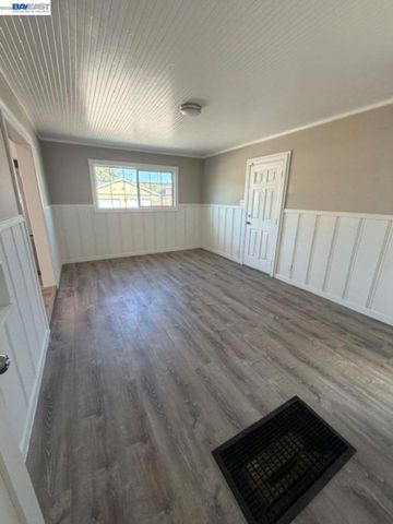 2050 102Nd Ave, Oakland, CA 94603