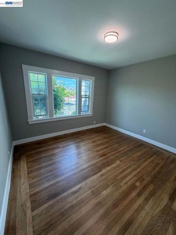 2050 102Nd Ave, Oakland, CA 94603