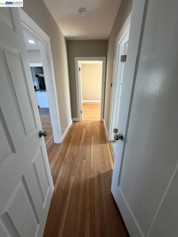 2050 102Nd Ave, Oakland, CA 94603