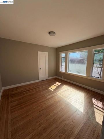 2050 102Nd Ave, Oakland, CA 94603