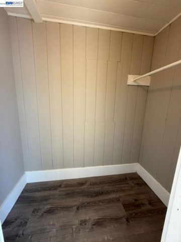 2050 102Nd Ave, Oakland, CA 94603