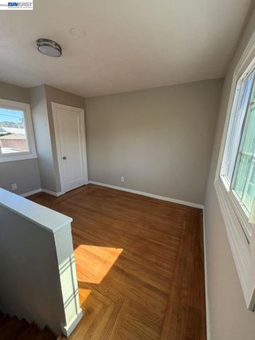 2050 102Nd Ave, Oakland, CA 94603