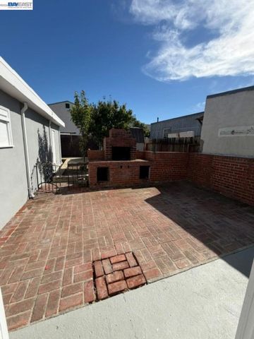 2050 102Nd Ave, Oakland, CA 94603