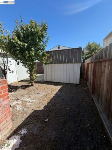2050 102Nd Ave, Oakland, CA 94603