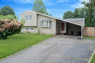10 Laurie Road, Brentwood, NY 11717