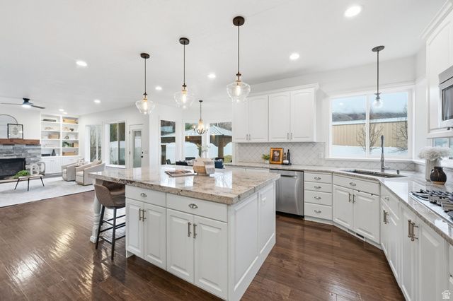 9752 N DORCHESTER DR, Cedar Hills, UT 84062