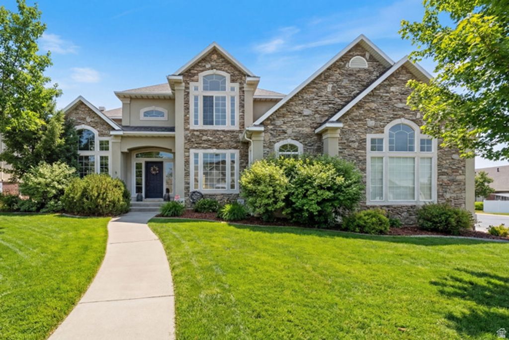 9752 N DORCHESTER DR, Cedar Hills, UT 84062