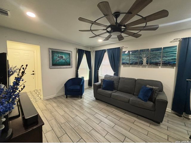 129 Halliday, San Antonio, TX 78210