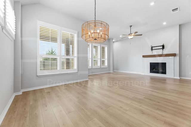 1017 Spring Gulch LN, Georgetown, TX 78628