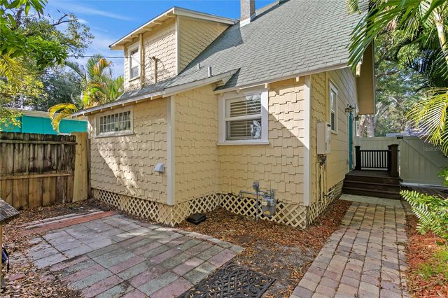 937 5TH STREET N, St Petersburg, FL 33701