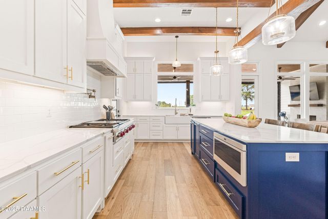 100 Viaulet Road, Youngsville, LA 70592