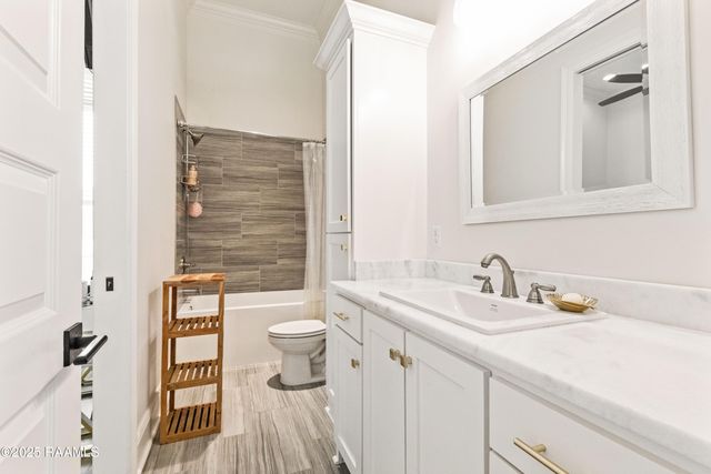 100 Viaulet Road, Youngsville, LA 70592