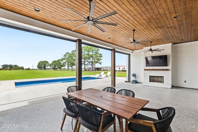 100 Viaulet Road, Youngsville, LA 70592