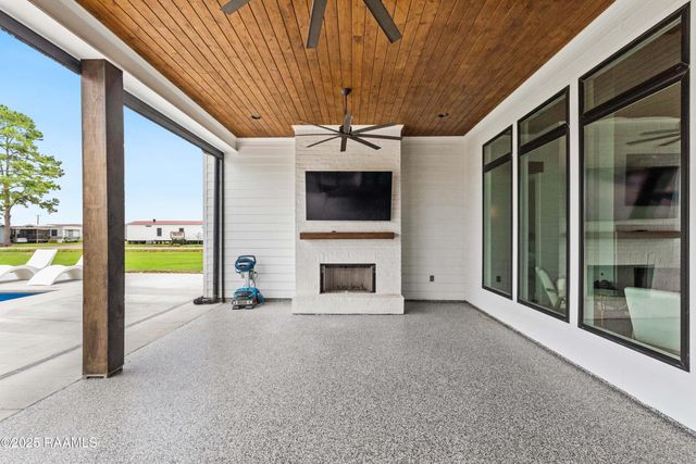 100 Viaulet Road, Youngsville, LA 70592