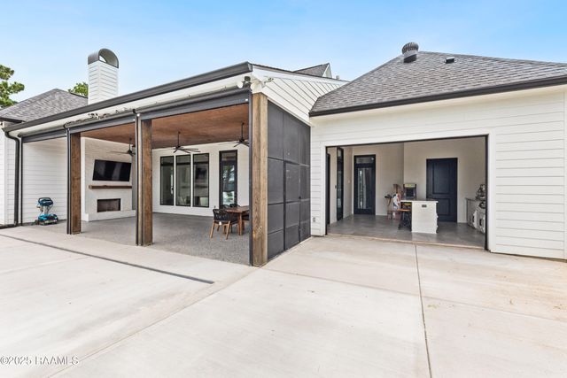 100 Viaulet Road, Youngsville, LA 70592