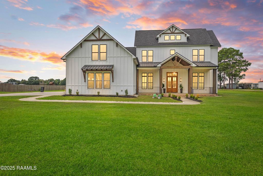 100 Viaulet Road, Youngsville, LA 70592