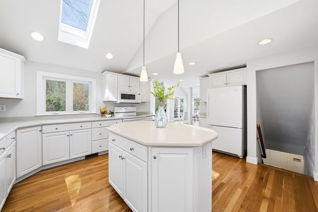 98 Blossomcrest Rd, Lexington, MA 02421