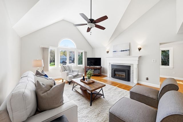 98 Blossomcrest Rd, Lexington, MA 02421