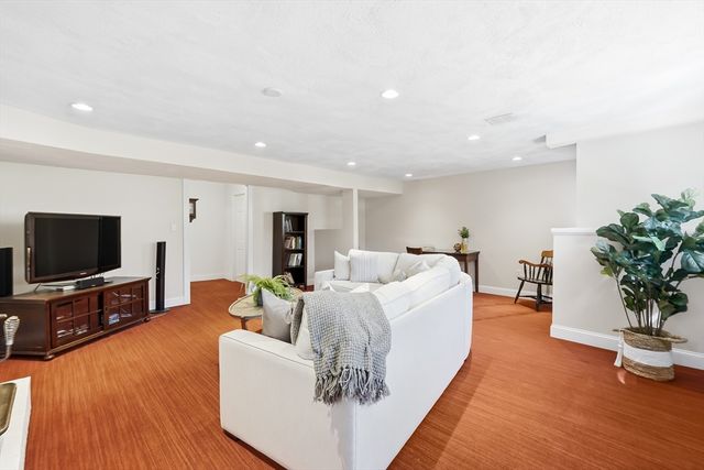 98 Blossomcrest Rd, Lexington, MA 02421