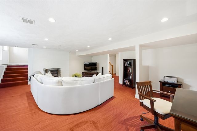 98 Blossomcrest Rd, Lexington, MA 02421