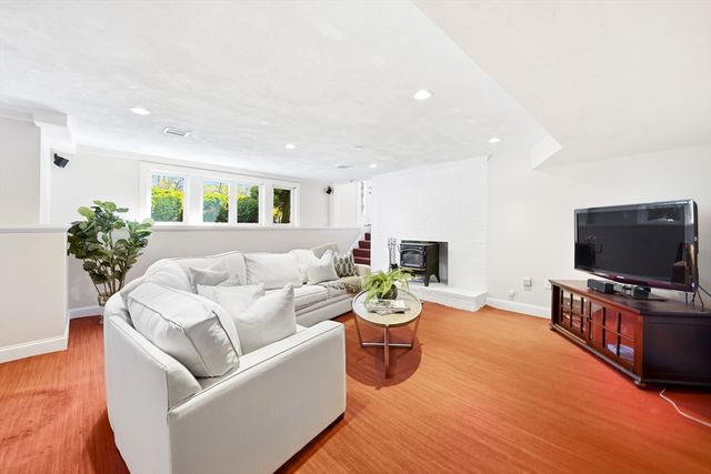98 Blossomcrest Rd, Lexington, MA 02421